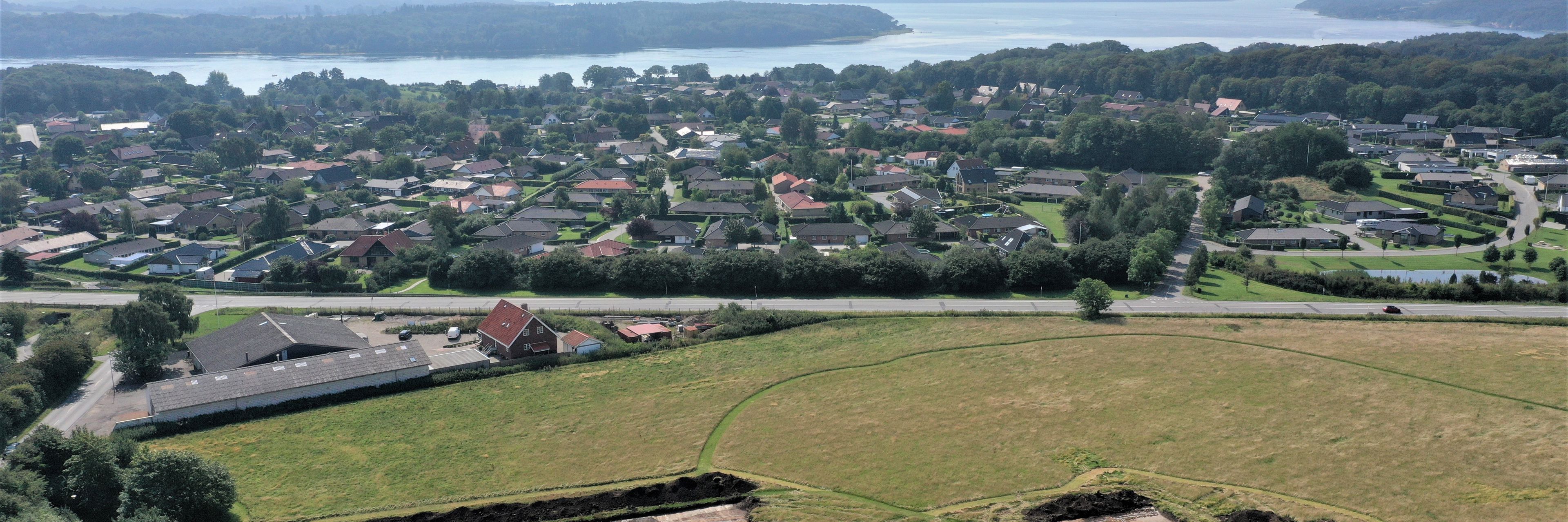 Vikingetidshal ved Erritsø. Dronefoto.