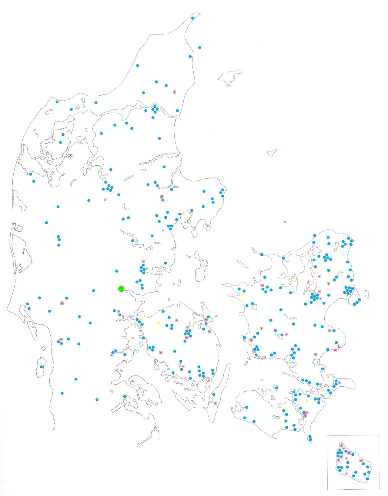 Fig 7: Middelalderlige skattefund. Blå cirkel: Møntskatte. Gul trekant: Skatte af forarbejdet ædelmetal. Rødfirkant: Skatte med begge dele. Grøn prik: Uhrhøj-skatten. Kort fra Danmarks Middelalderlige Skattefund, 1992.