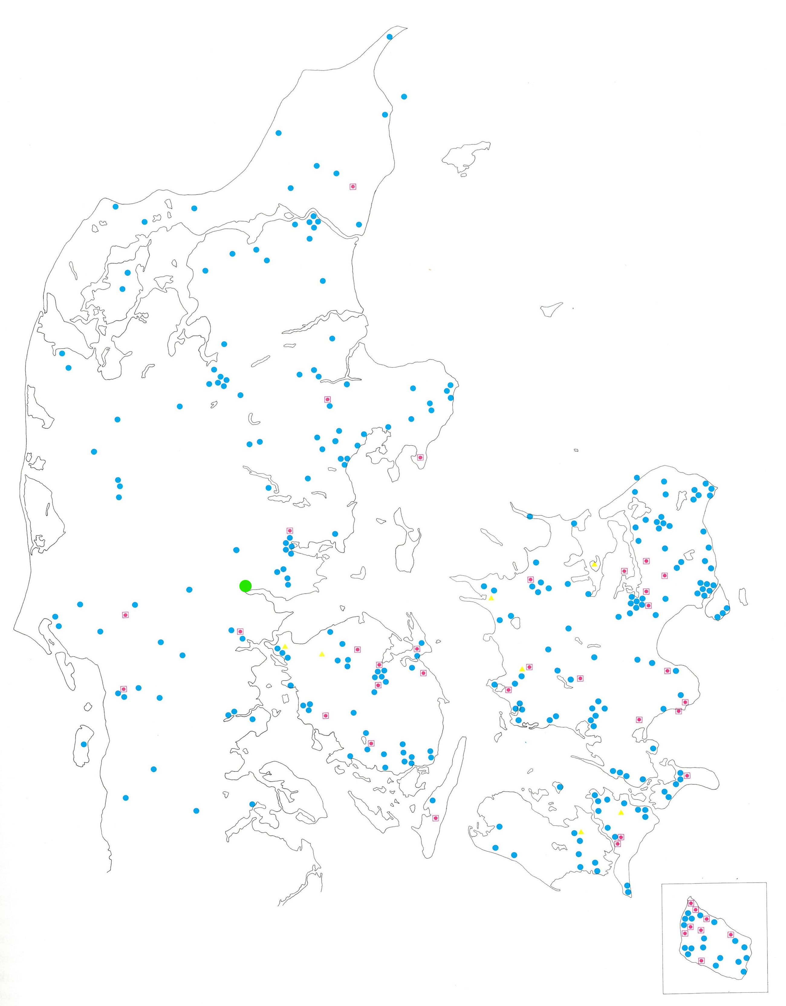Fig 7:   Middelalderlige skattefund. Blå cirkel: Møntskatte. Gul trekant: Skatte af forarbejdet ædelmetal. Rødfirkant: Skatte med begge dele. Grøn prik: Uhrhøj-skatten.  Kort fra Danmarks Middelalderlige Skattefund, 1992.