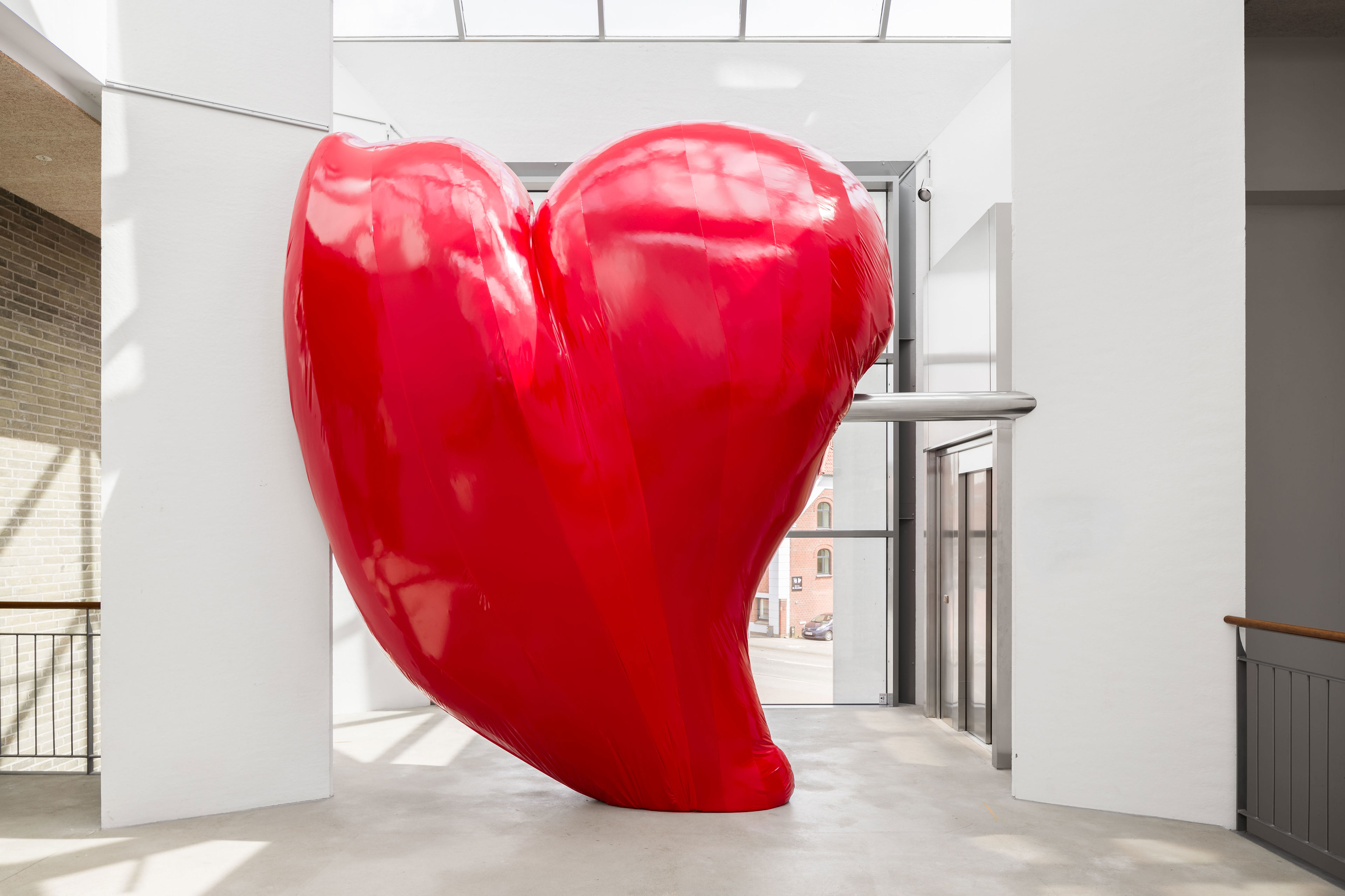 Skulpturen 'Det pressede hjerte'