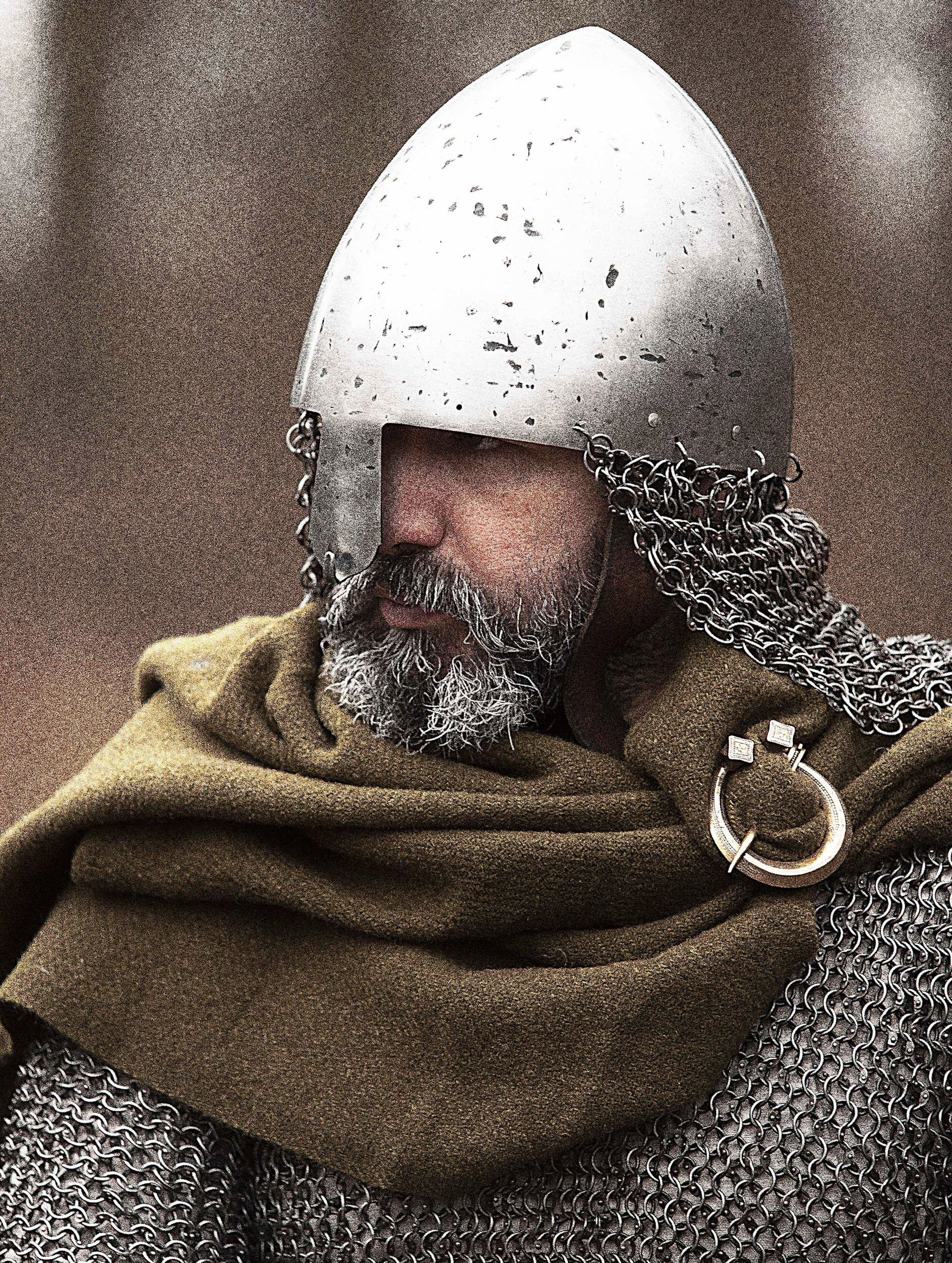 Viking i hjelm og ringbrynje med grøn kappe