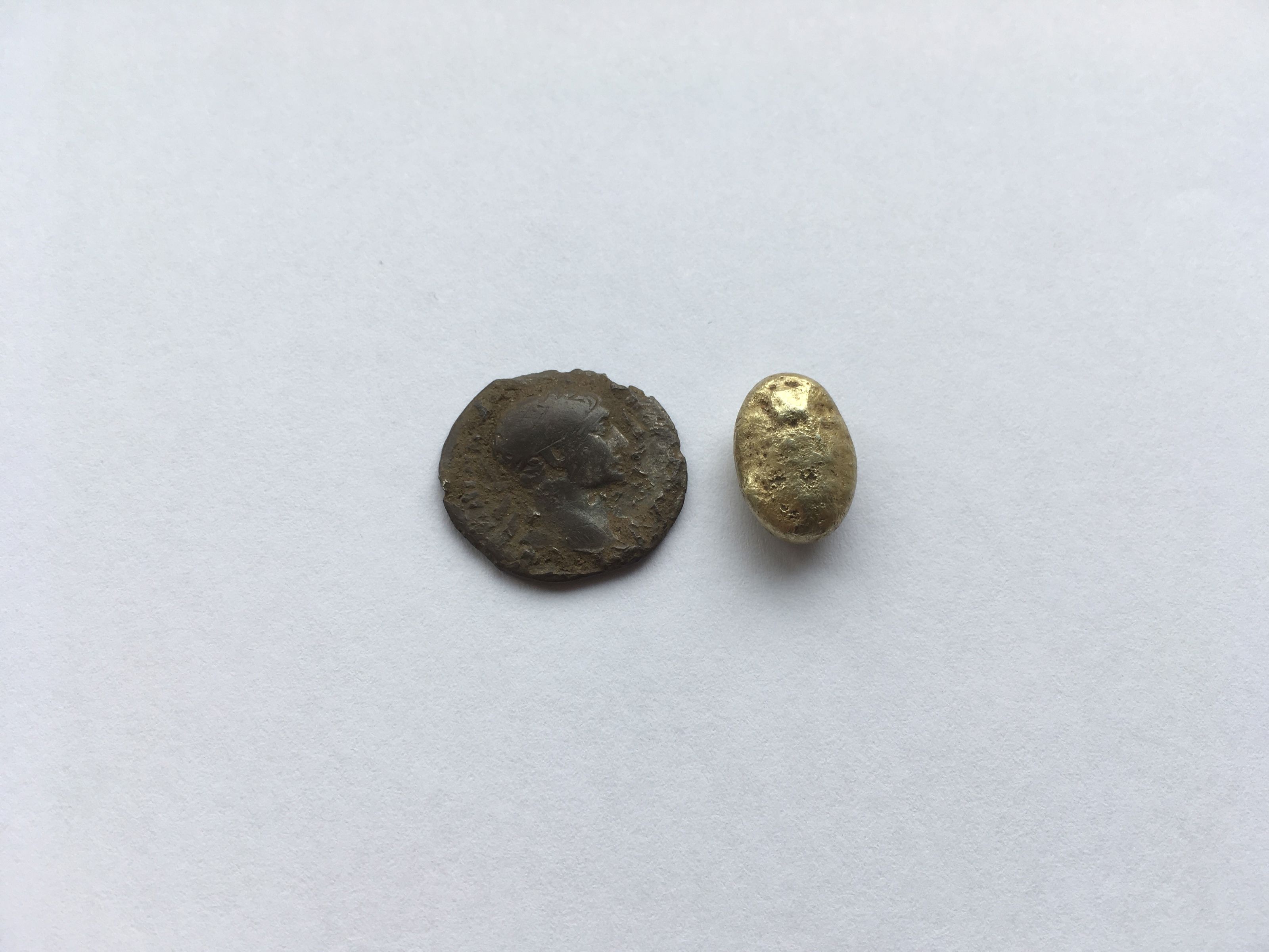 Arkæologisk fund, guldperle og mønt
